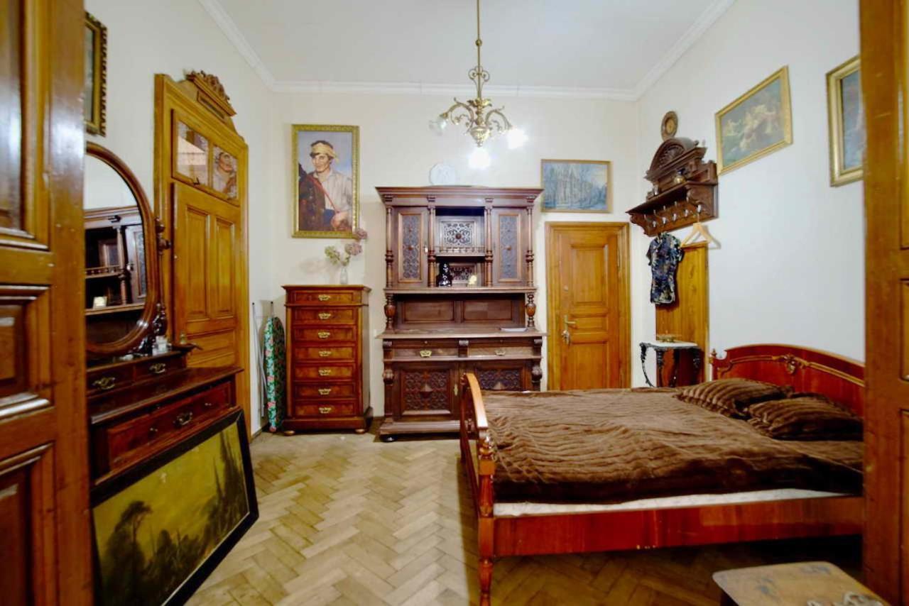 "Eva Stories" Movie Apartment On Rynok Square Лвив Екстериор снимка