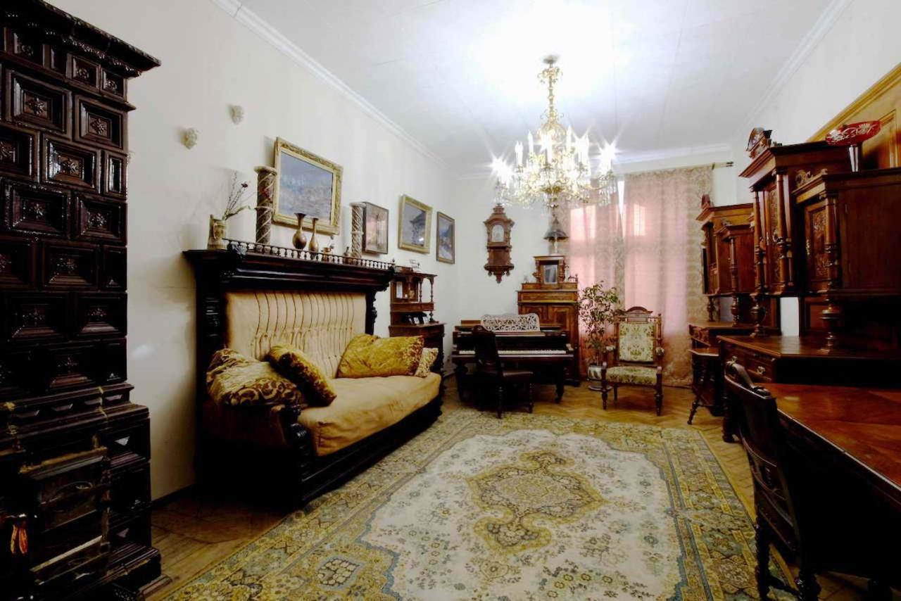 "Eva Stories" Movie Apartment On Rynok Square Лвив Екстериор снимка