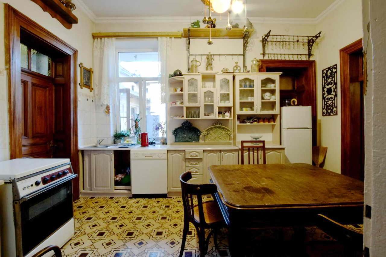 "Eva Stories" Movie Apartment On Rynok Square Лвив Екстериор снимка