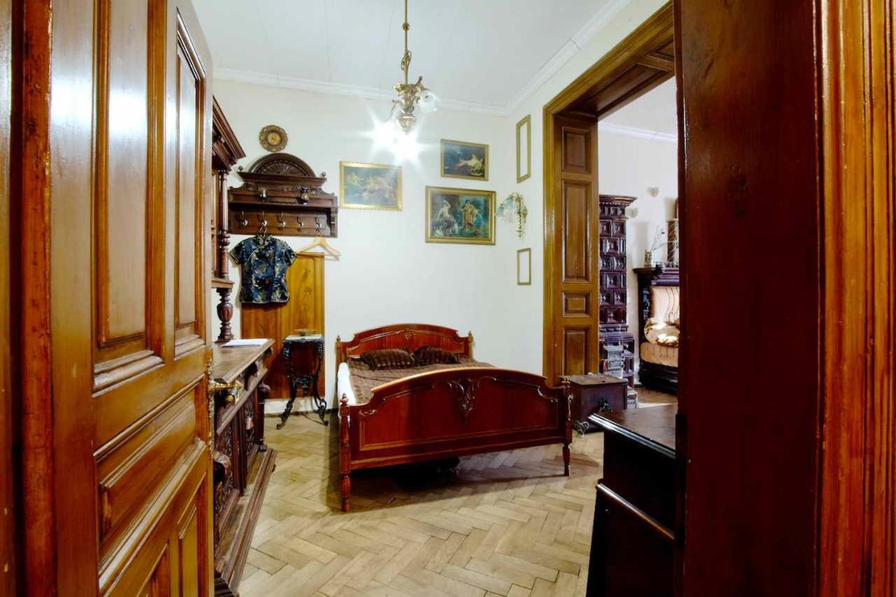 "Eva Stories" Movie Apartment On Rynok Square Лвив Екстериор снимка