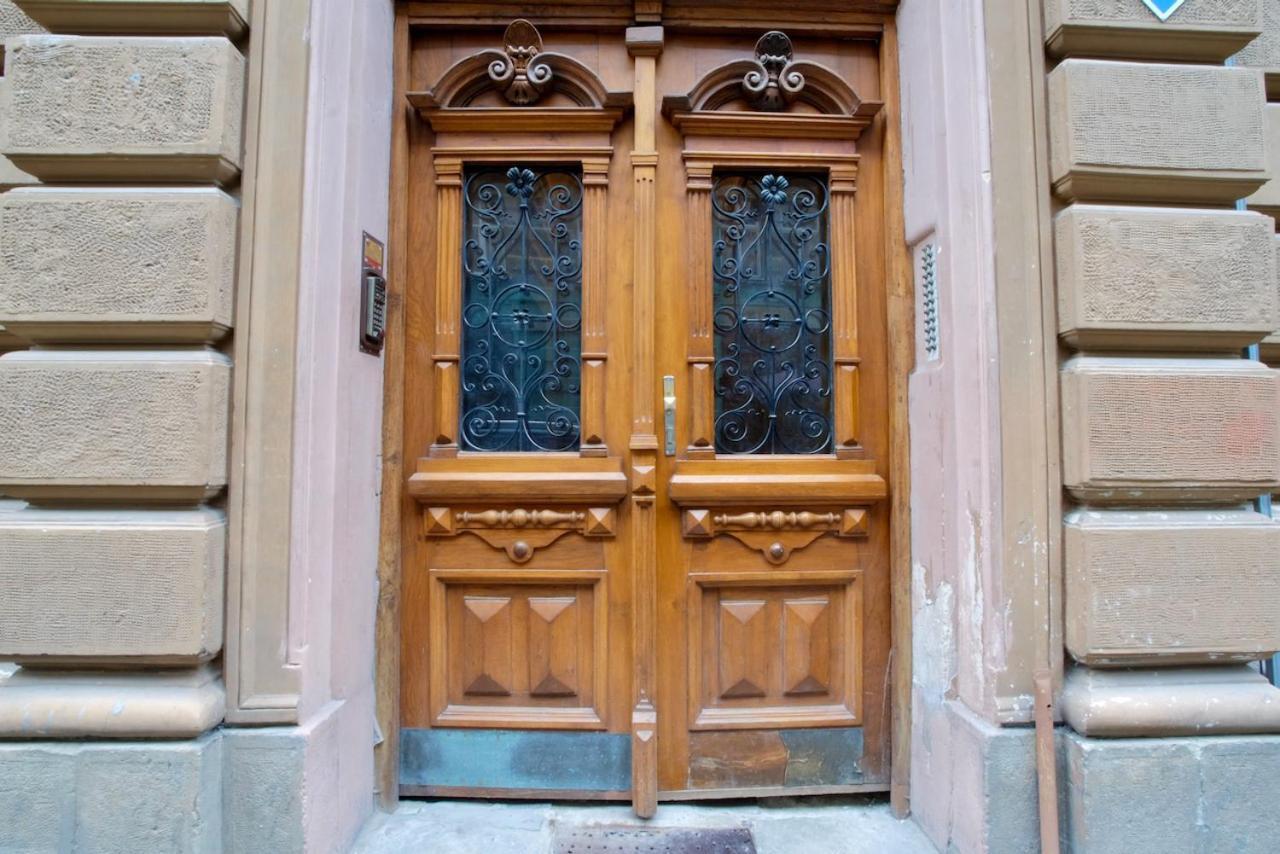 "Eva Stories" Movie Apartment On Rynok Square Лвив Екстериор снимка