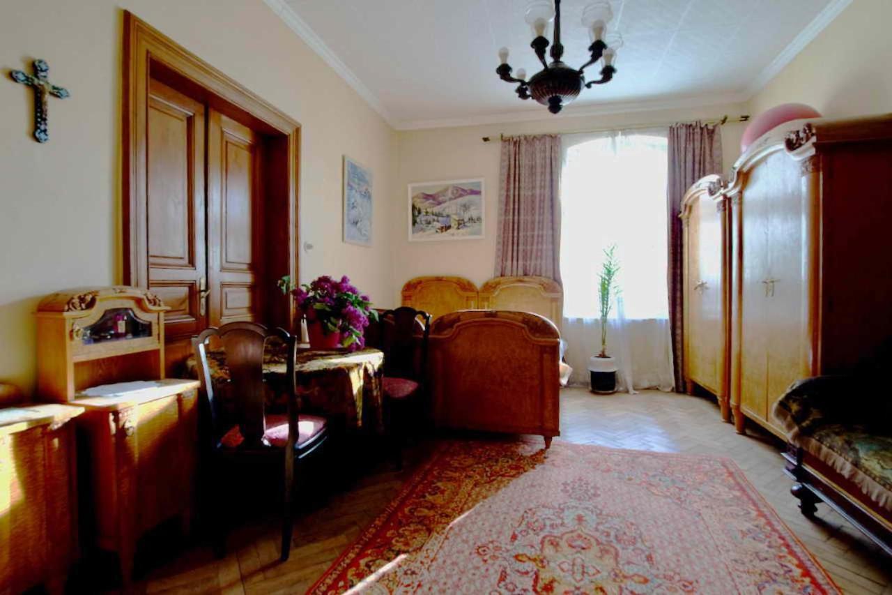 "Eva Stories" Movie Apartment On Rynok Square Лвив Екстериор снимка
