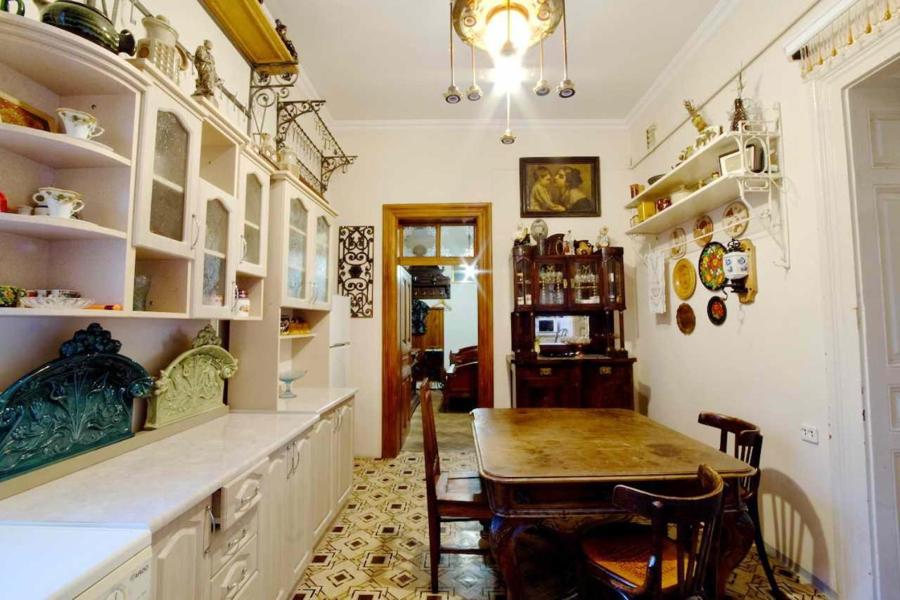 "Eva Stories" Movie Apartment On Rynok Square Лвив Екстериор снимка