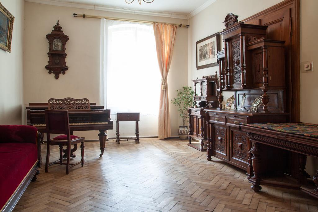 "Eva Stories" Movie Apartment On Rynok Square Лвив Екстериор снимка