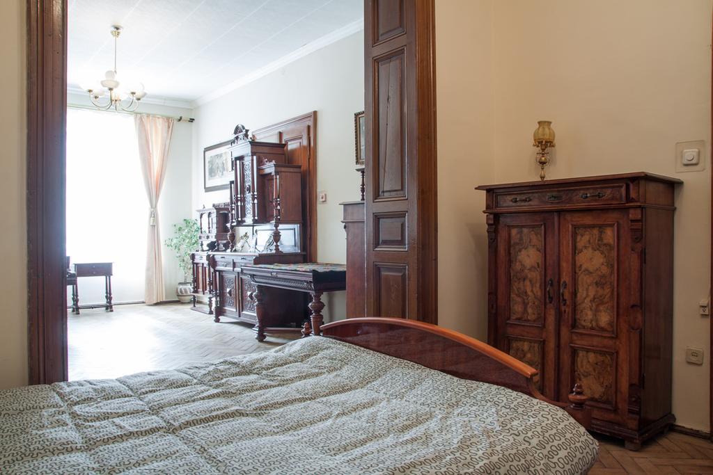 "Eva Stories" Movie Apartment On Rynok Square Лвив Екстериор снимка