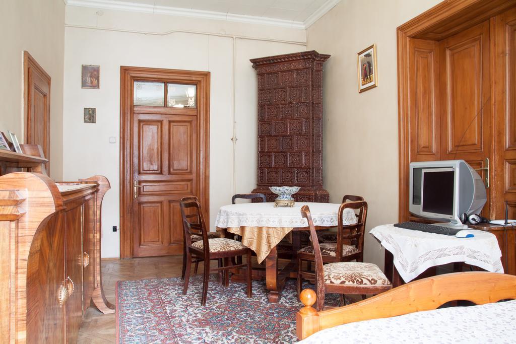 "Eva Stories" Movie Apartment On Rynok Square Лвив Екстериор снимка