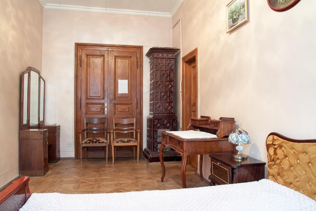 "Eva Stories" Movie Apartment On Rynok Square Лвив Екстериор снимка