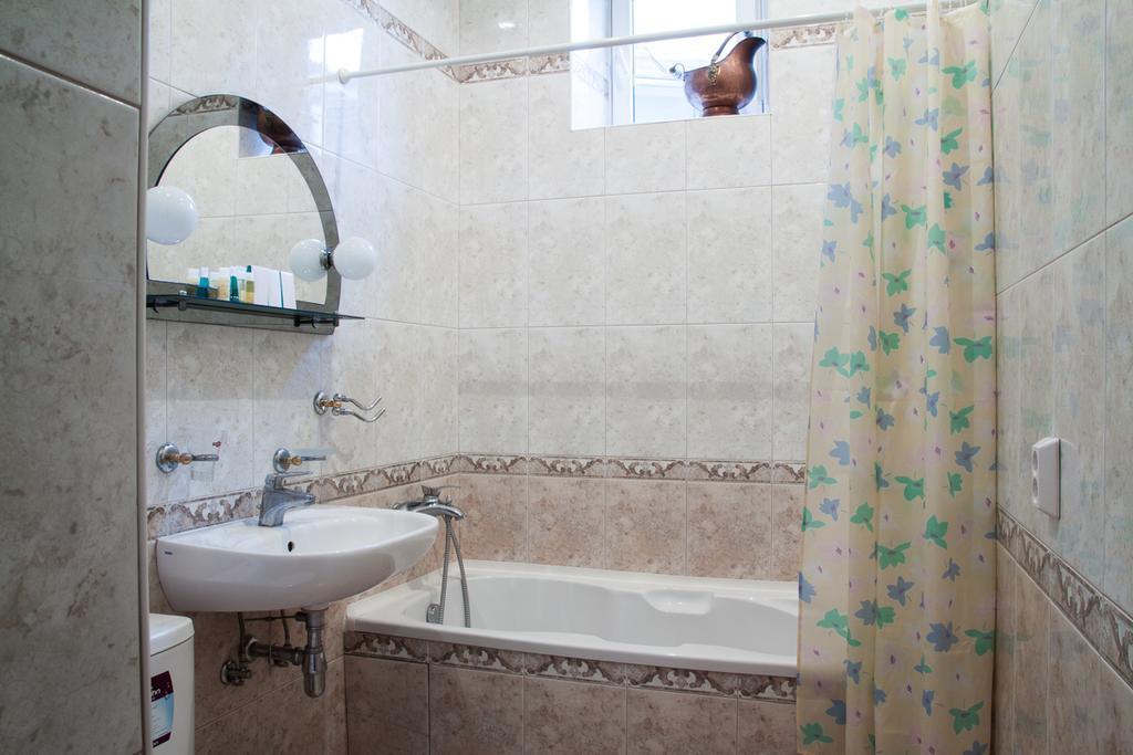 "Eva Stories" Movie Apartment On Rynok Square Лвив Екстериор снимка
